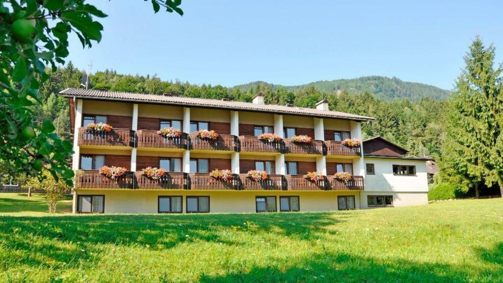 Dorfgasthof Hotel Staberhof Kellerberg Exterior photo